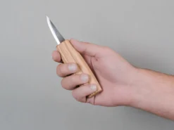 Ножик по дереву для зрізання деталювання в руці
