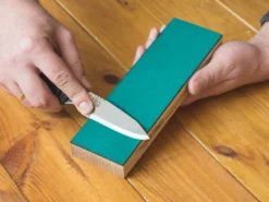 Як правити ніж на шкірі дошці з пастою