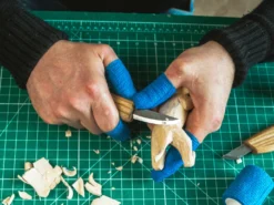 Клейка стрічка для захисту від порізів