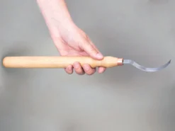 Ложкоріз довга ручка в руці