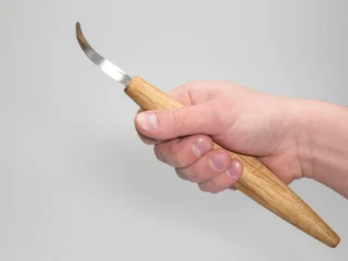 Ложкорез компактный в руке