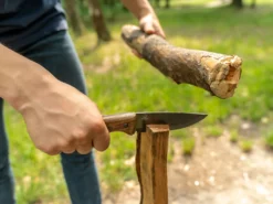 Ніж для рубки дров для багаття