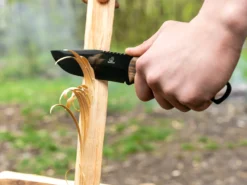 Чим можна різати дерево в лісі