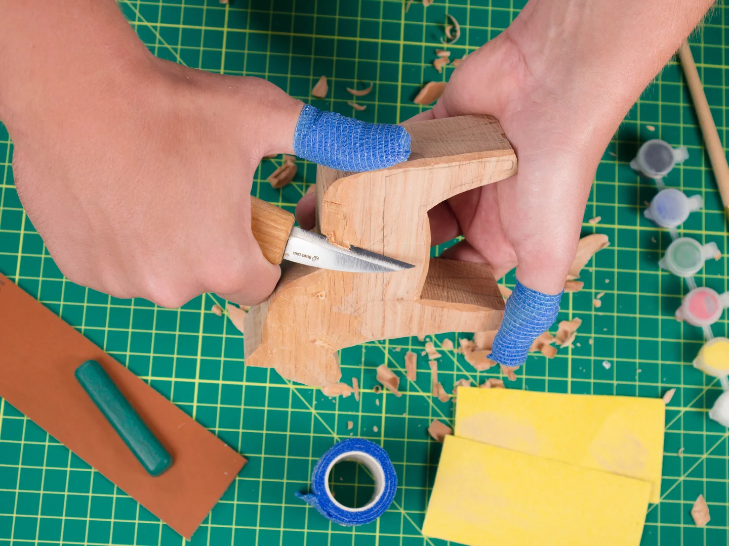 Різьба дерев'яних фігурок інструмент