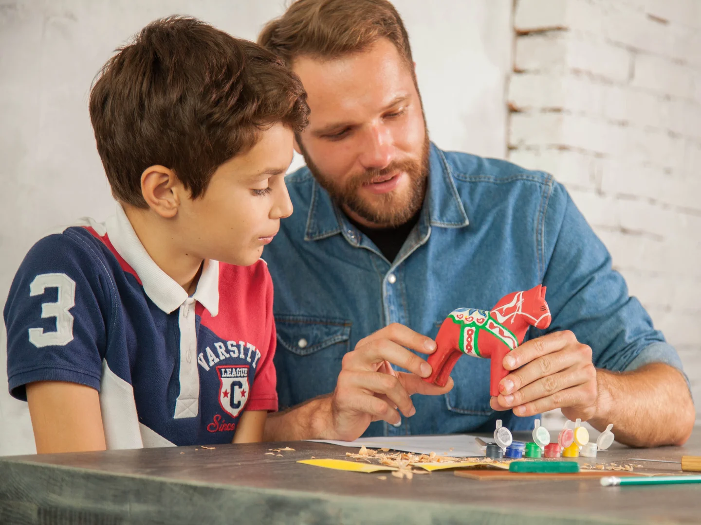 Що подарувати підлітку для роботи з деревом