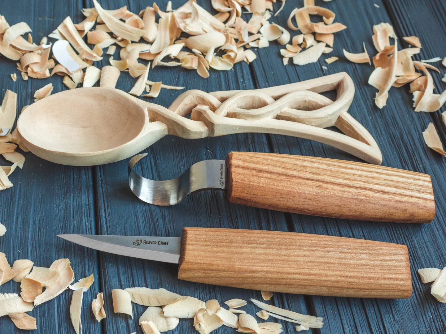 Які інструменти треба для різьби по дереву