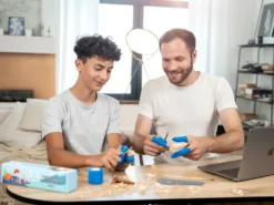 Вирізання фігурок з дерева для усієї родини