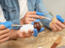 Фарбування дитячих іграшок саморобок