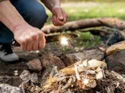 Ніж бушкрафт з кресалом для розпалювання як викресати вогонь
