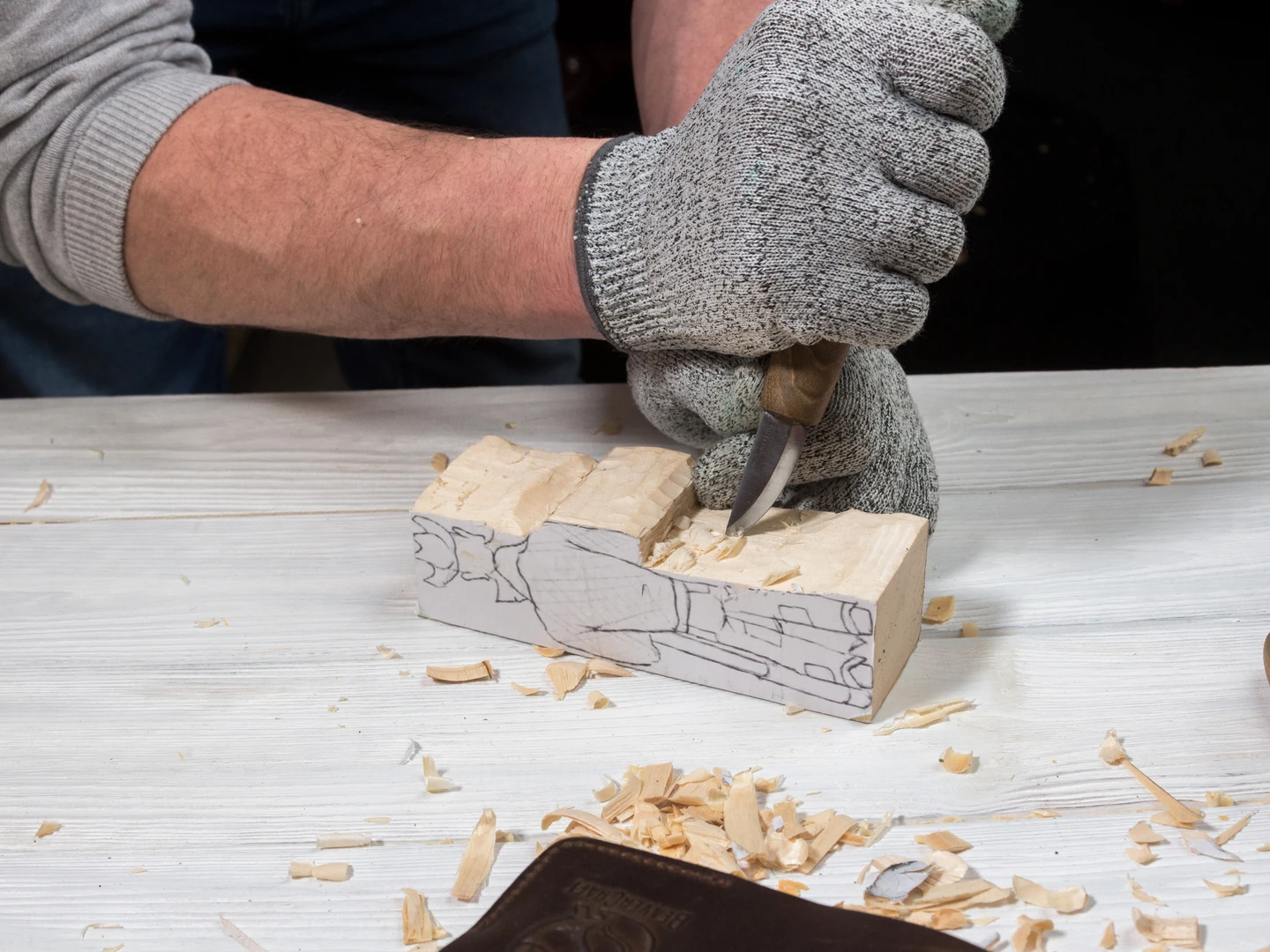 Як правильно вирізати фігурку з бруска