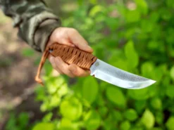 Ніж з мотузкою для виживання